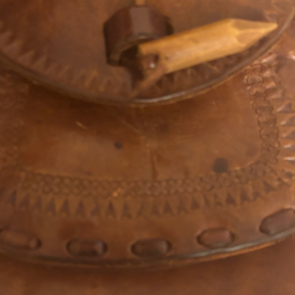 Elegant Tan Leather Crossbody Bag - Picture 5 of 5